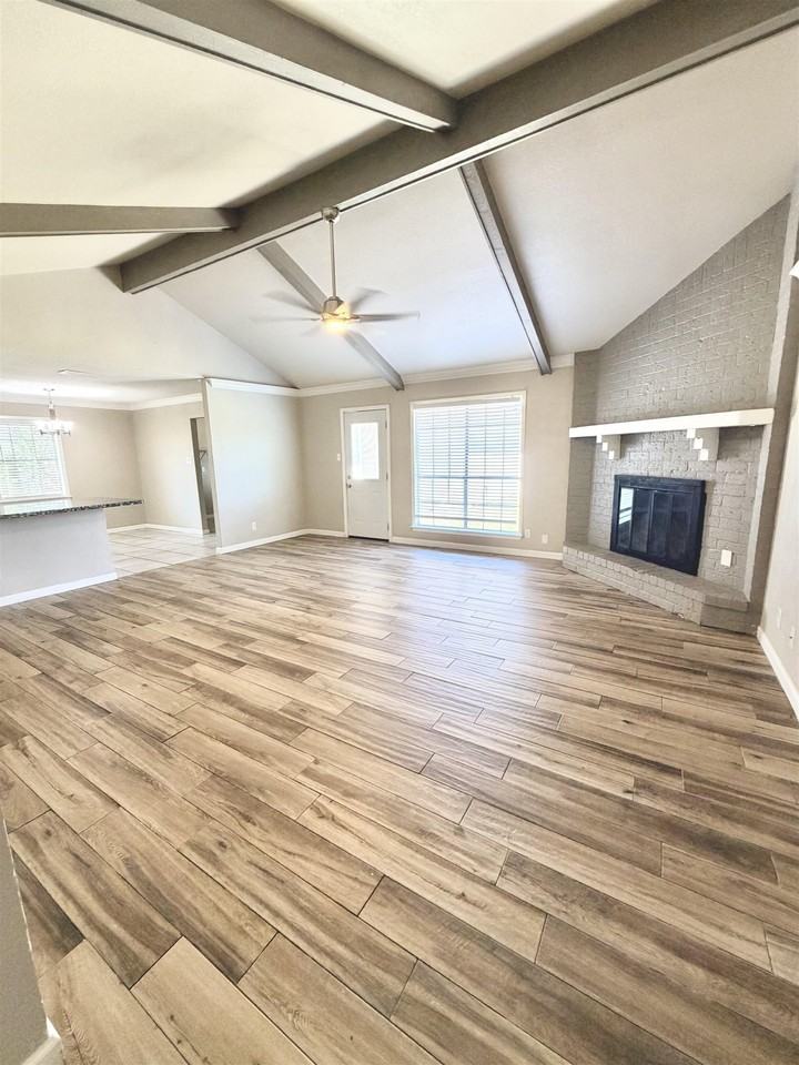 876 Ridgewood Dr - Photo 5 of 16