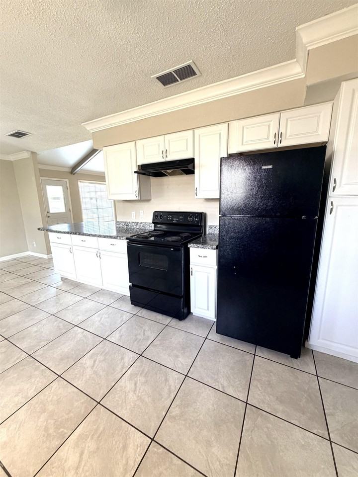 876 Ridgewood Dr - Photo 7 of 16