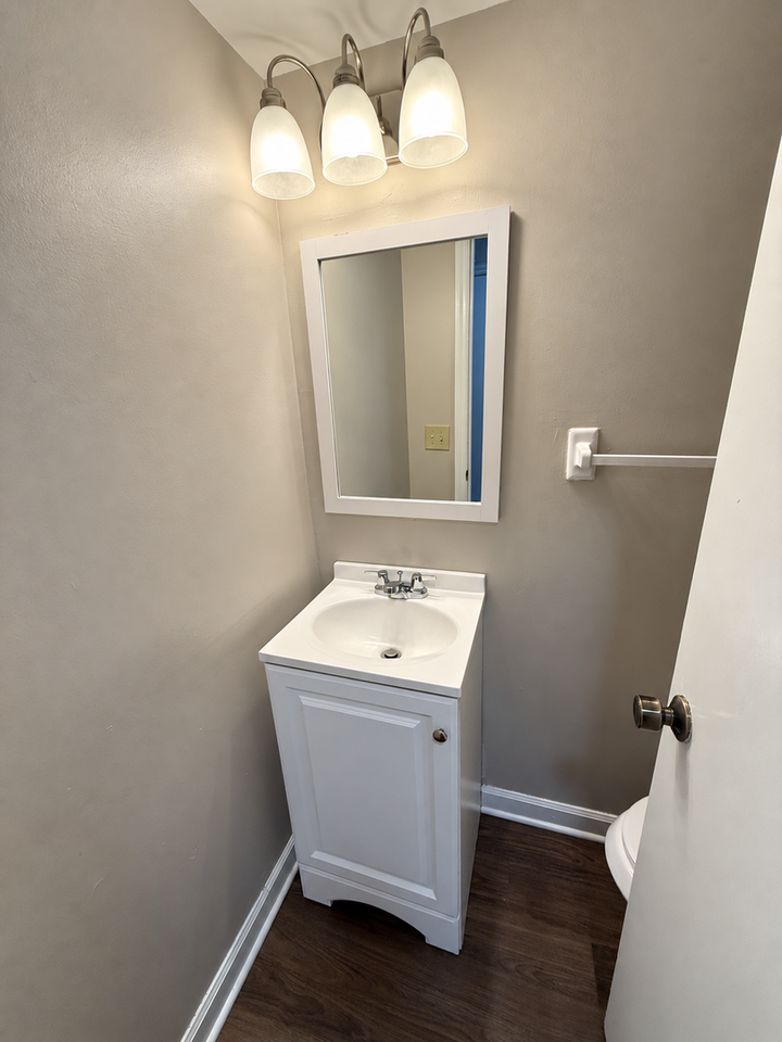 305 S Melville St #J - Photo 6 of 13