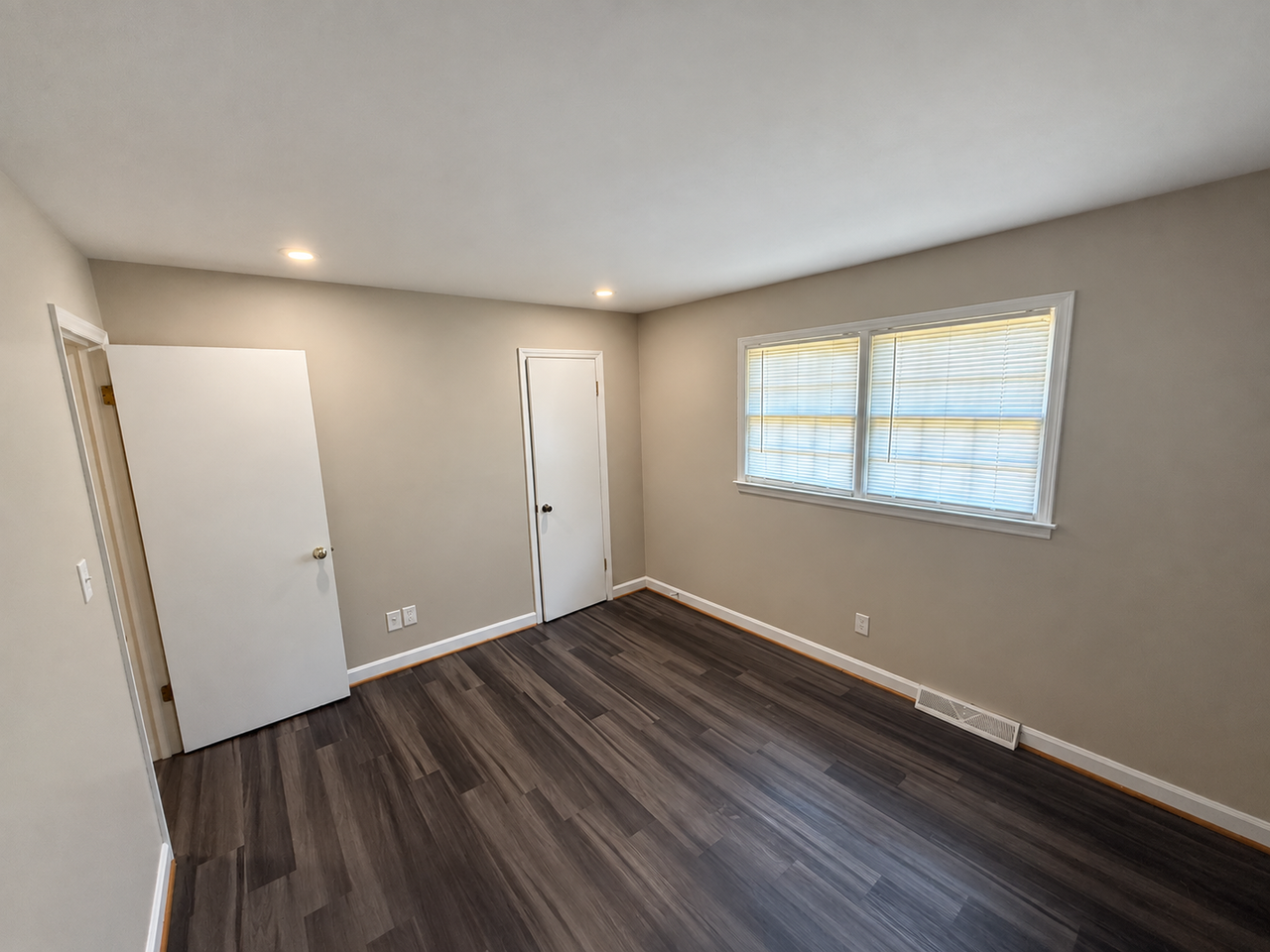 305 S Melville St #J - Photo 7 of 13