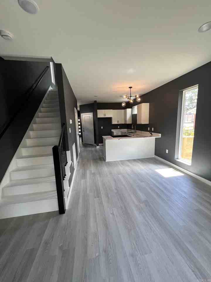 1516 S Ringo St - Photo 3 of 12
