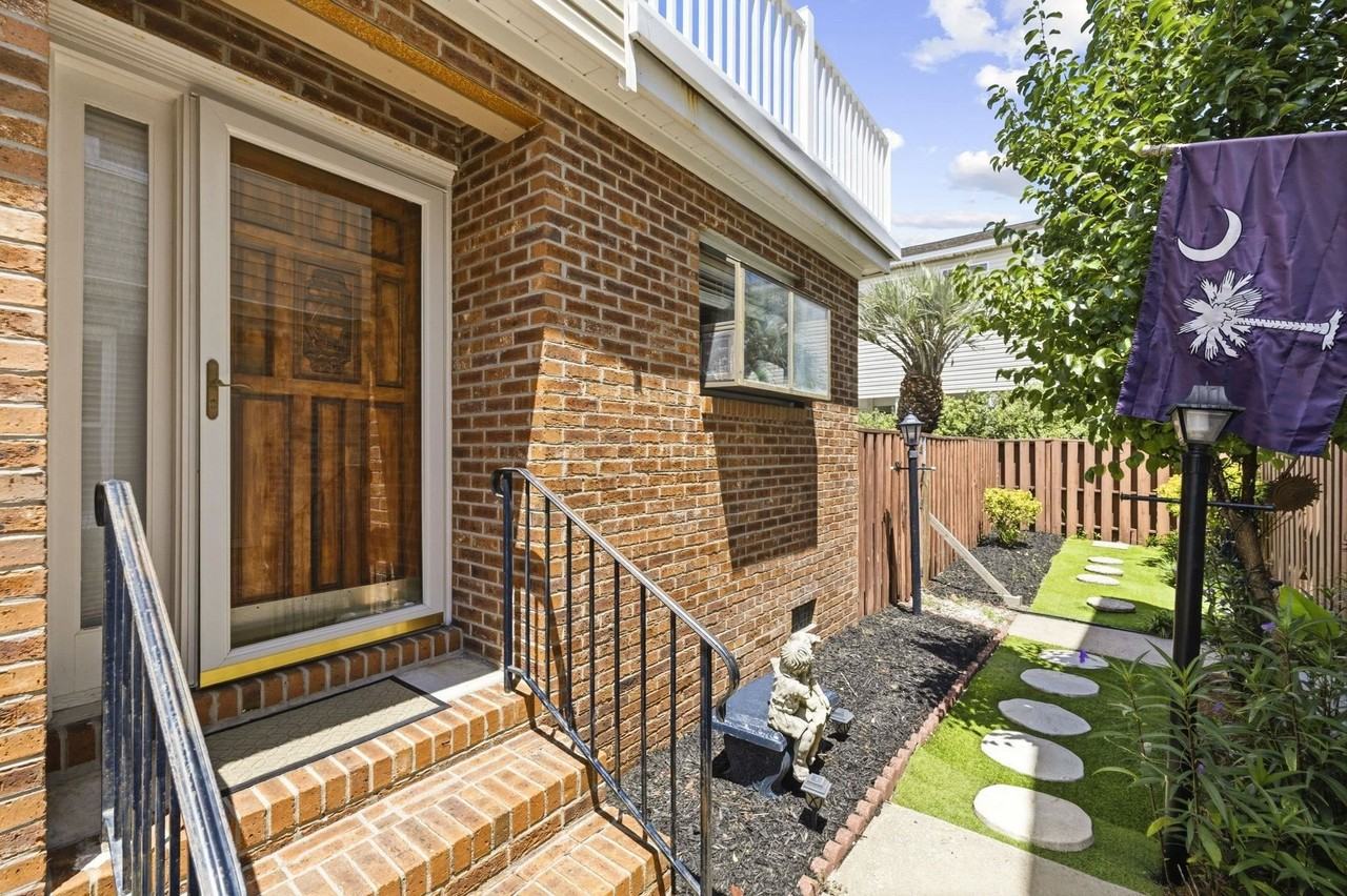 404 18th Ave S #F - Photo 4 of 49