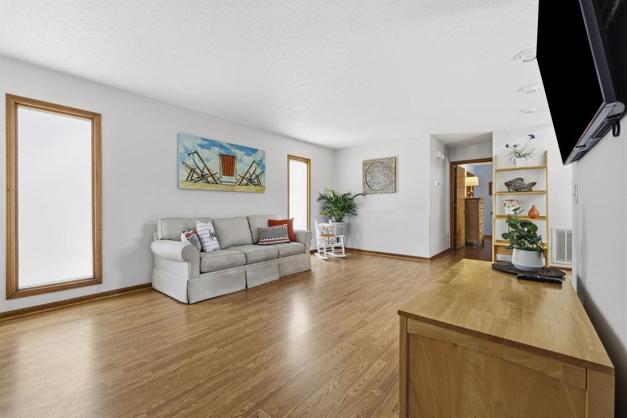 404 18th Ave S #F - Photo 6 of 49