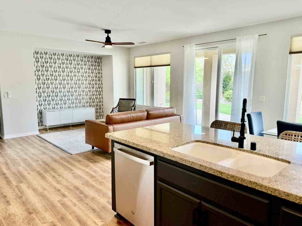 60389 Honeysuckle St - Photo 5 of 33