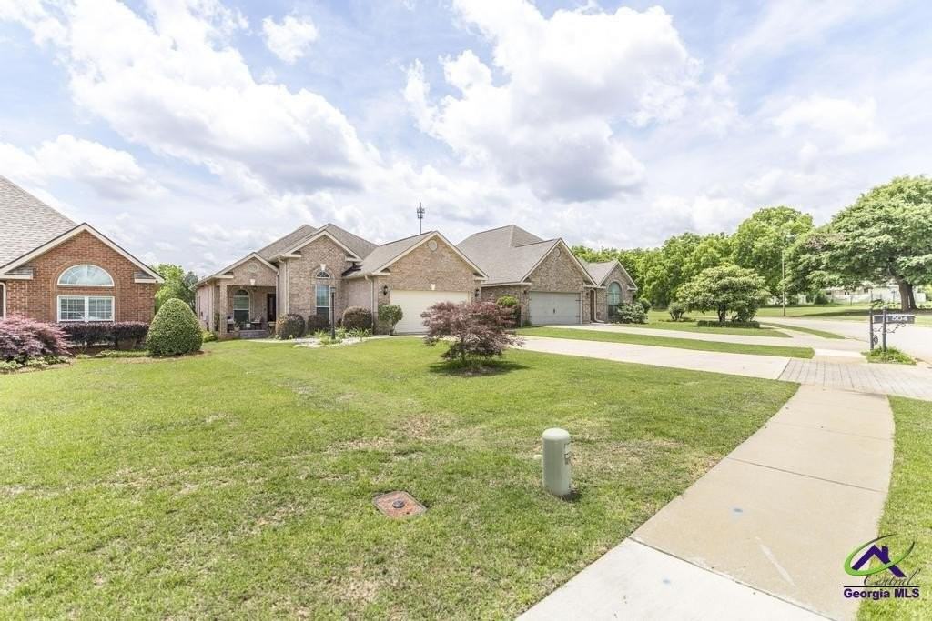 504 Eagle Springs Dr - Photo 3 of 33