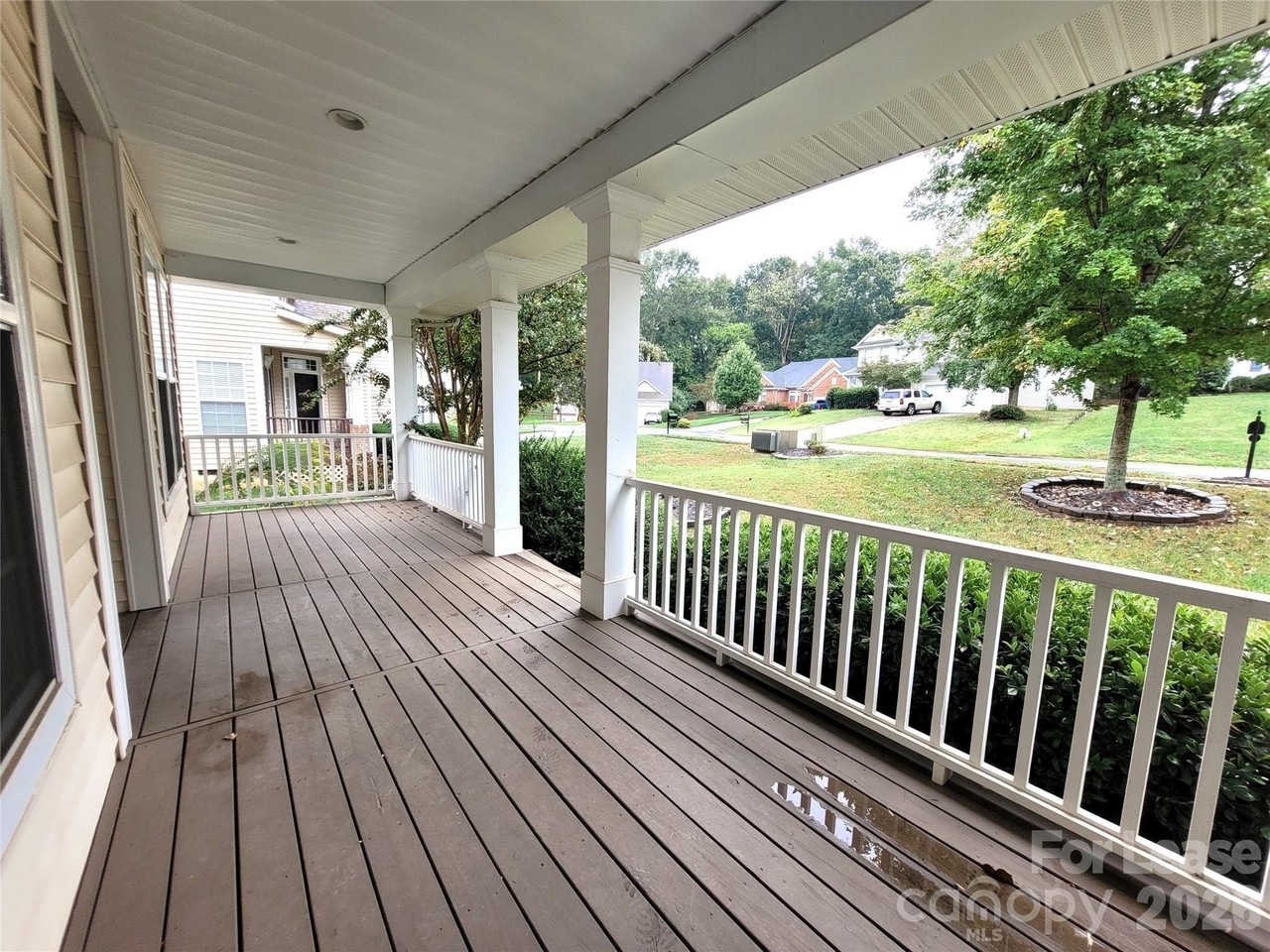 5618 Branthurst Dr - Photo 2 of 25