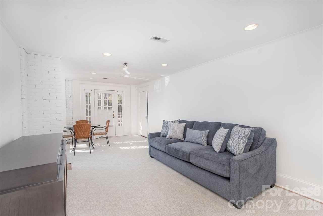 320 E Worthington Ave - Photo 3 of 12