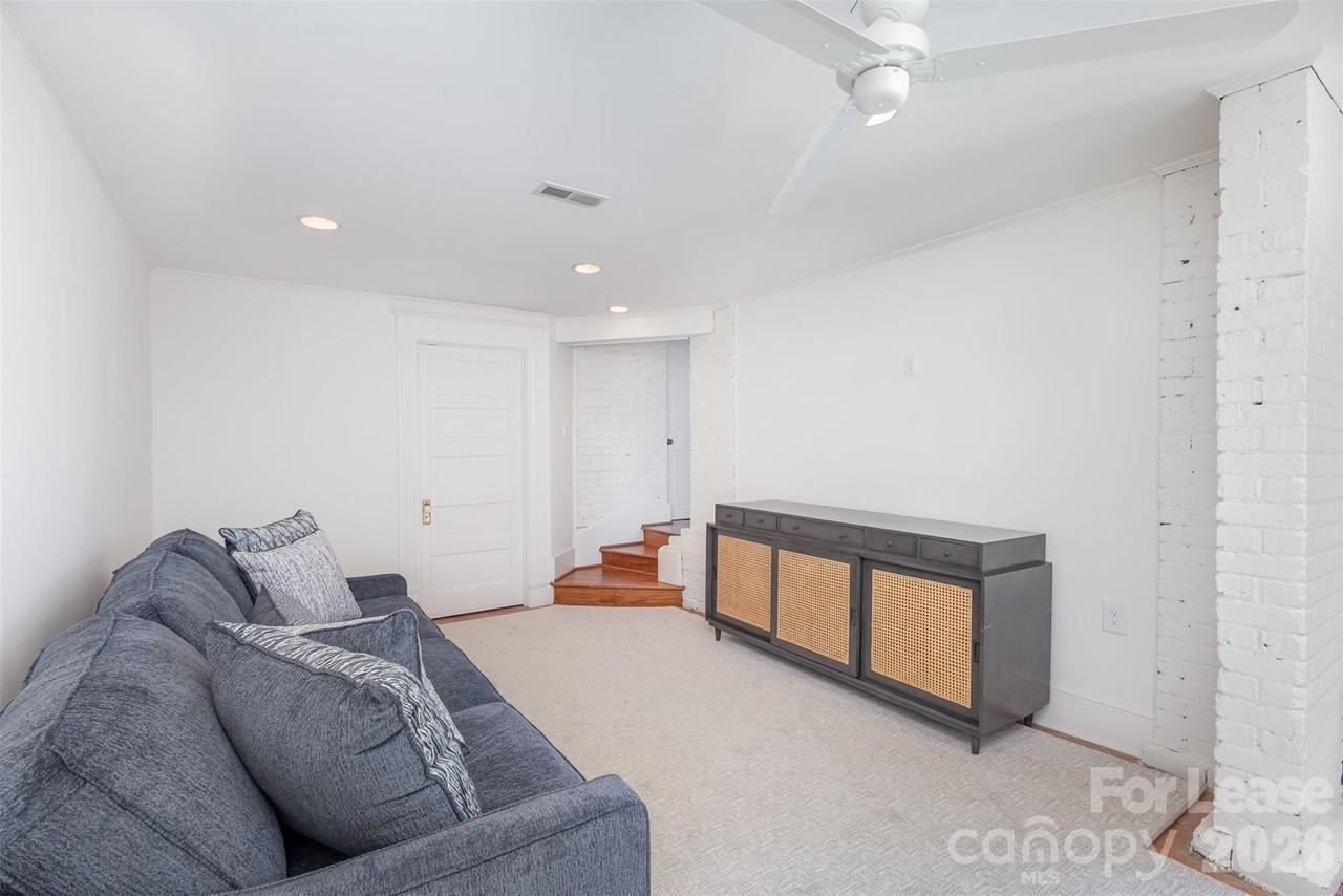 320 E Worthington Ave - Photo 4 of 12