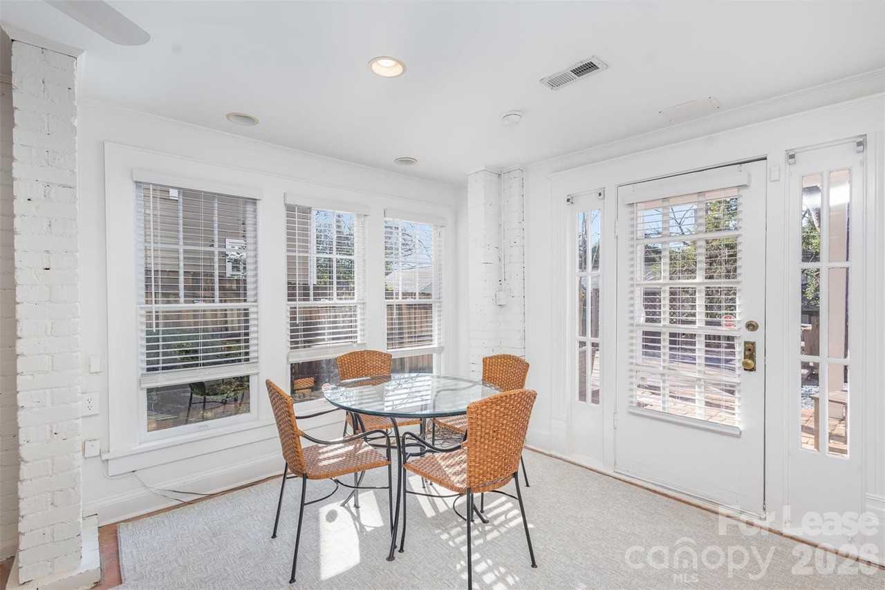 320 E Worthington Ave - Photo 5 of 12