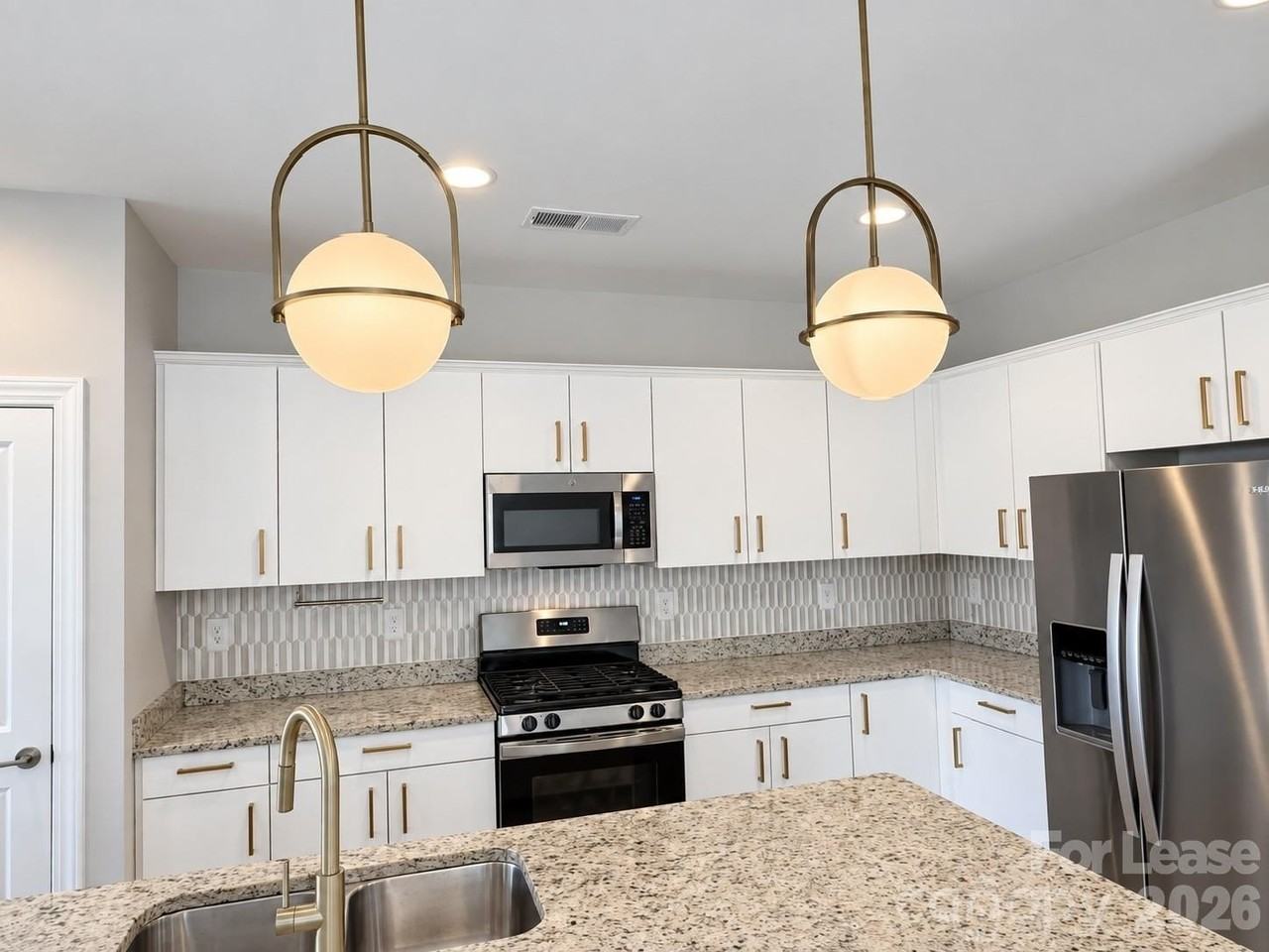 5968 Pier Dr - Photo 4 of 33