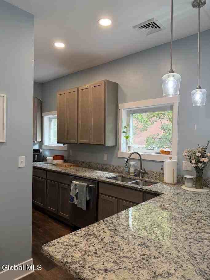 18 Van Dam St #2 - Photo 7 of 34