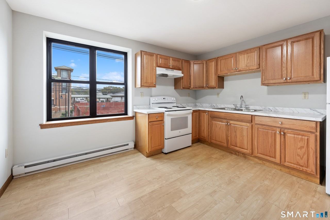180 N Cherry St #13 - Photo 2 of 21