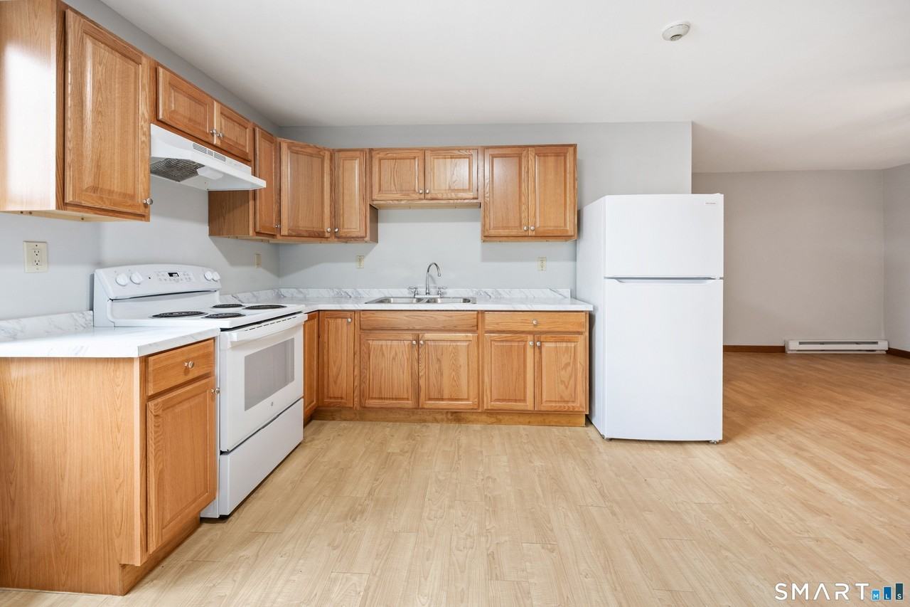 180 N Cherry St #13 - Photo 3 of 21