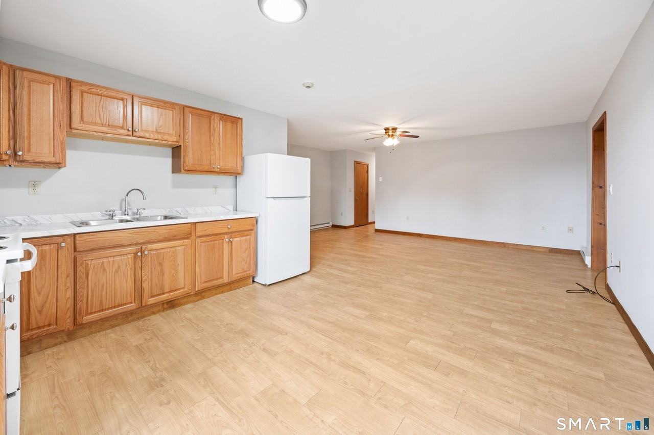 180 N Cherry St #13 - Photo 4 of 21