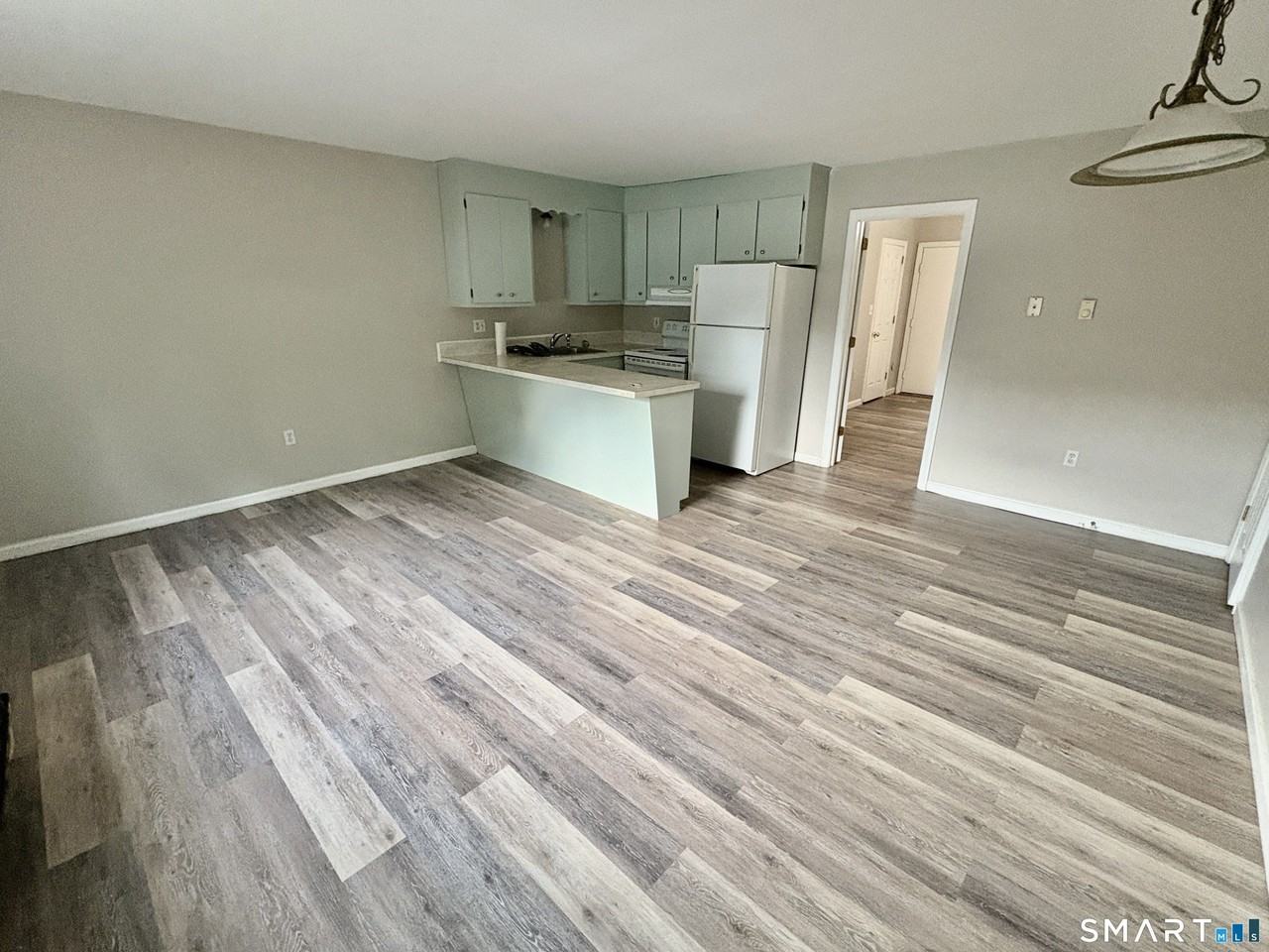 3 Peggy Ln - Photo 2 of 7