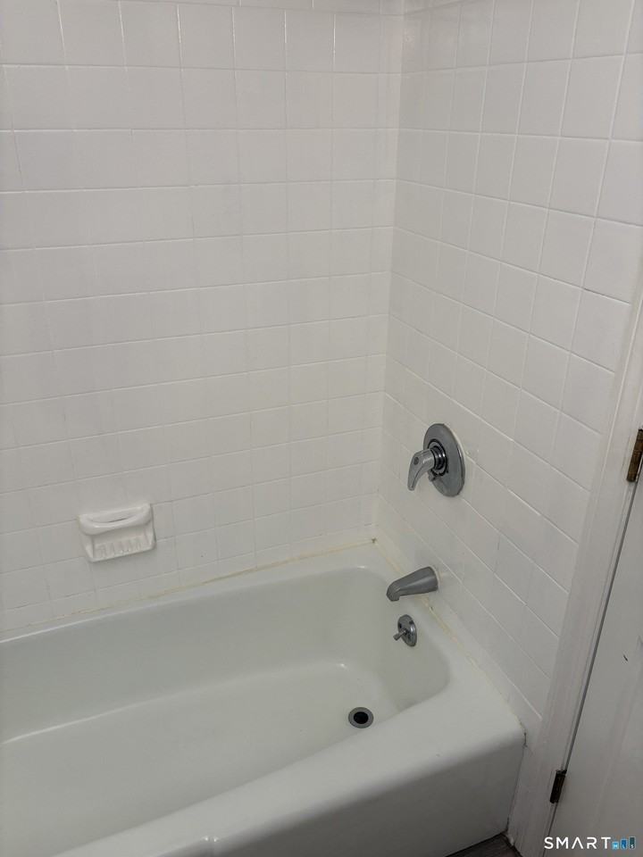 3 Peggy Ln - Photo 6 of 7