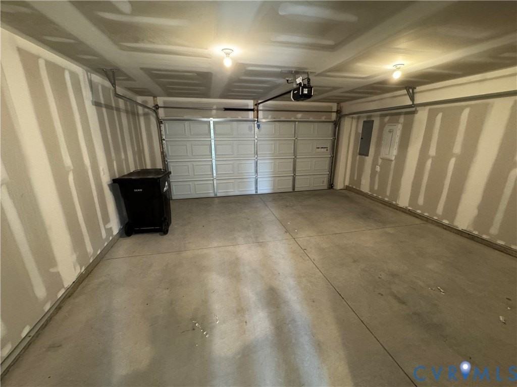 9228 Gilligan Ln - Photo 4 of 21