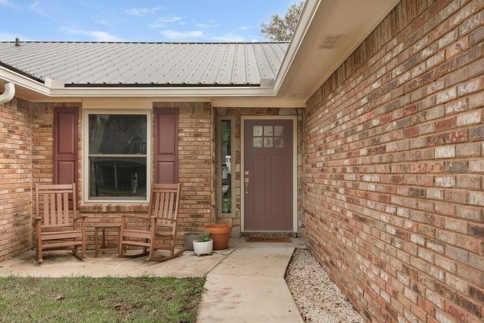 780 Overbrook Dr - Photo 3 of 35