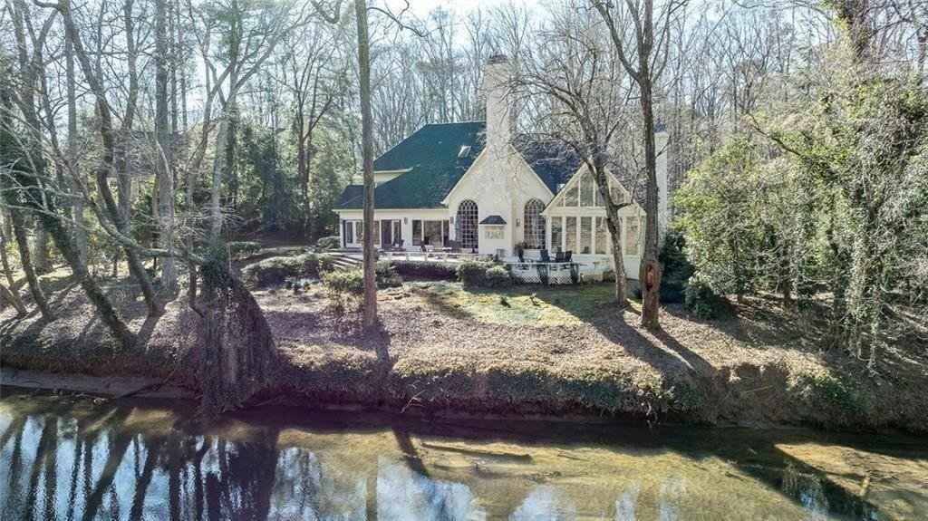 325 Riverhall Court - Photo 4 of 50
