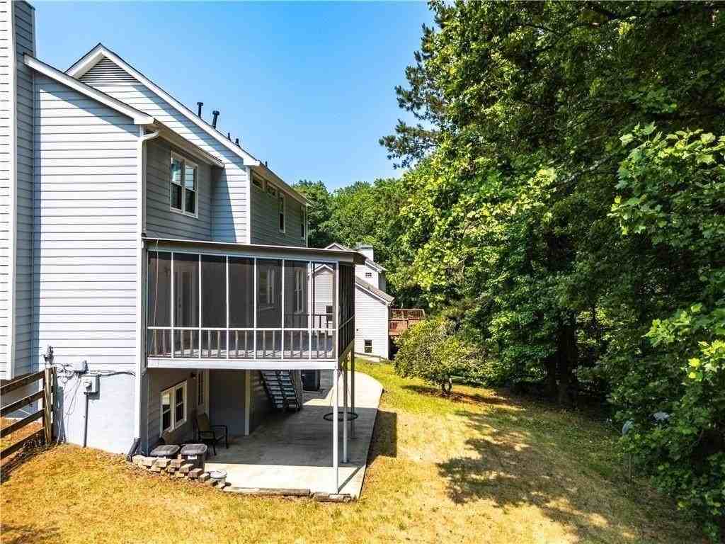 1428 Brookcliff Dr - Photo 3 of 39