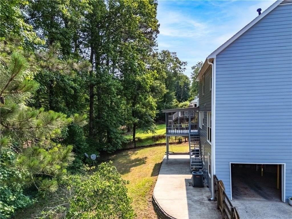 1428 Brookcliff Dr - Photo 4 of 39
