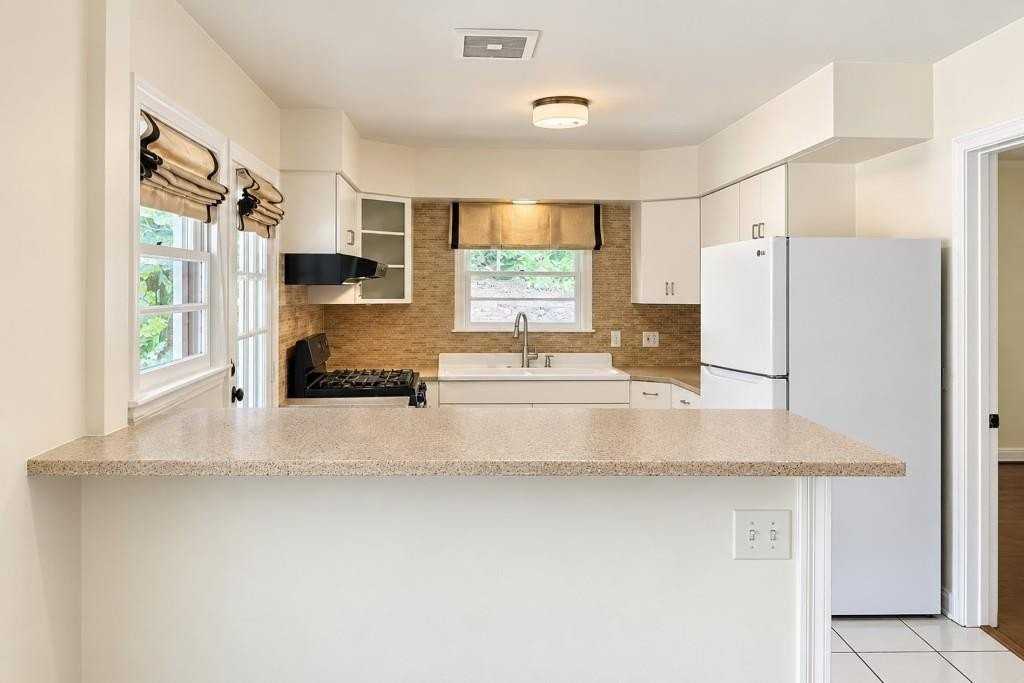 996 Lindbergh Drive NE - Photo 2 of 8