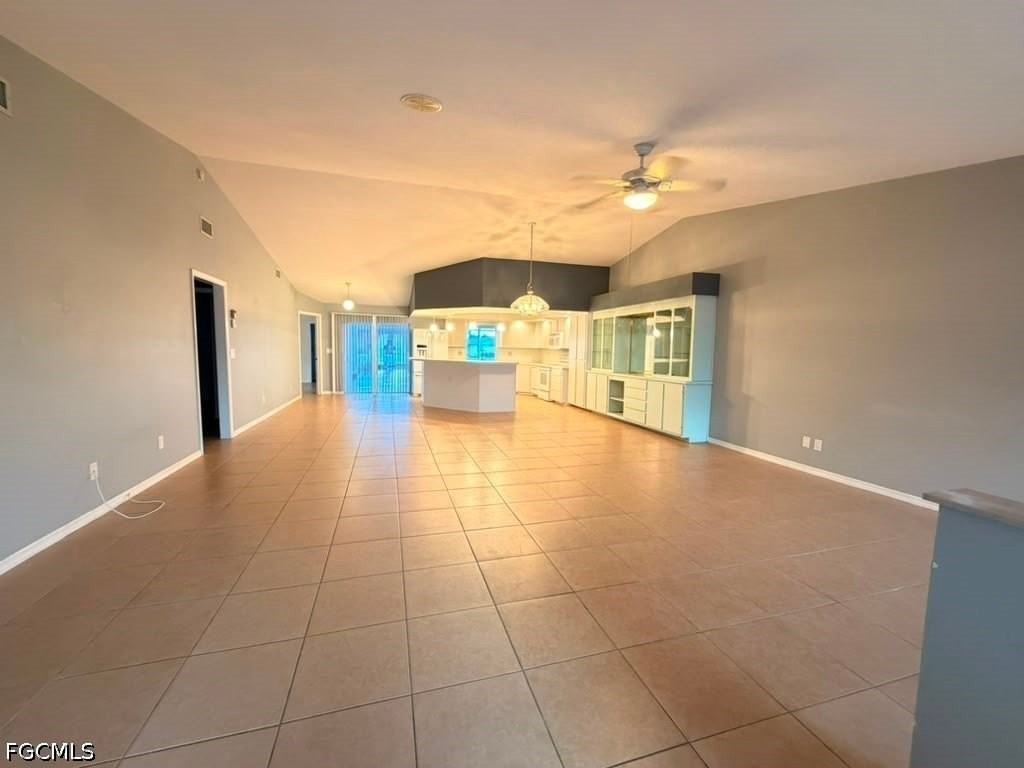 3818 Se 12th Ave - Photo 3 of 40