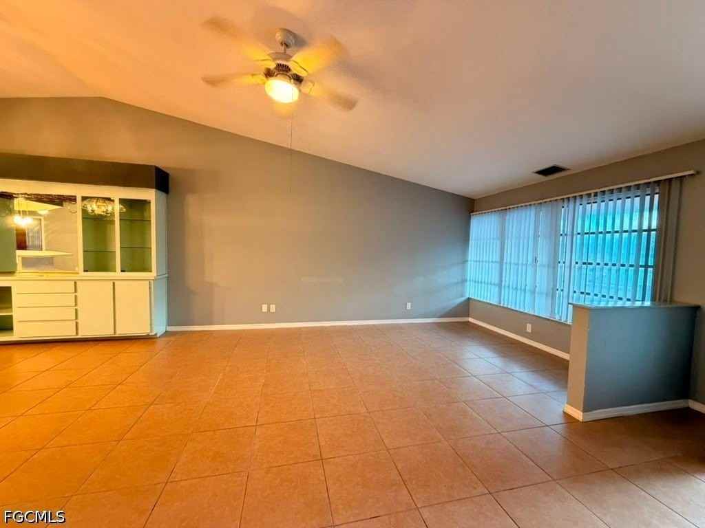 3818 Se 12th Ave - Photo 5 of 40