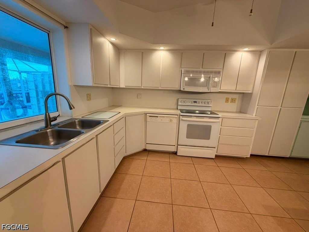 3818 Se 12th Ave - Photo 7 of 40
