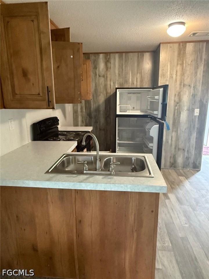 375 N Lindero St - Photo 2 of 20