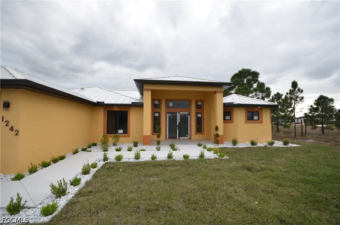 1242 Hathor St E - Photo 3 of 45