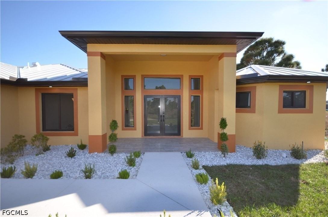 1242 Hathor St E - Photo 4 of 45