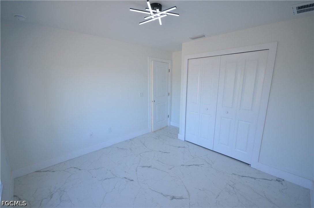 1242 Hathor St E - Photo 6 of 45
