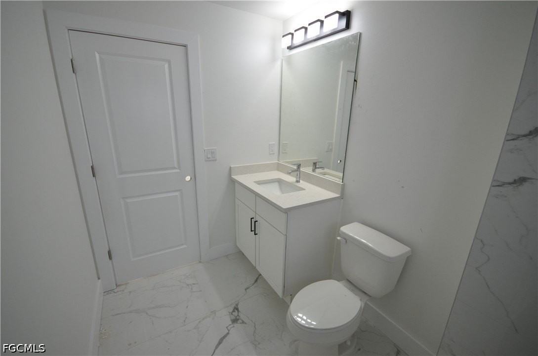 1242 Hathor St E - Photo 7 of 45
