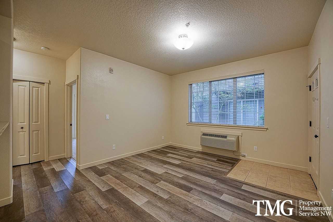 856 Ne Wheelock Pl - Photo 2 of 18