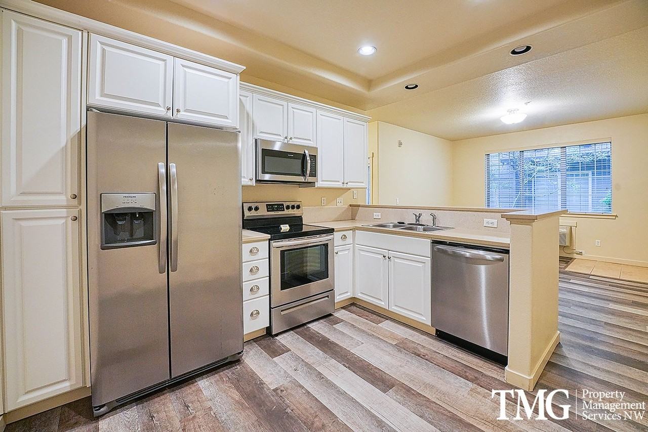 856 Ne Wheelock Pl - Photo 4 of 18