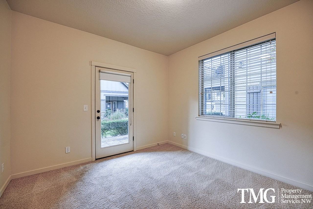 856 Ne Wheelock Pl - Photo 6 of 18