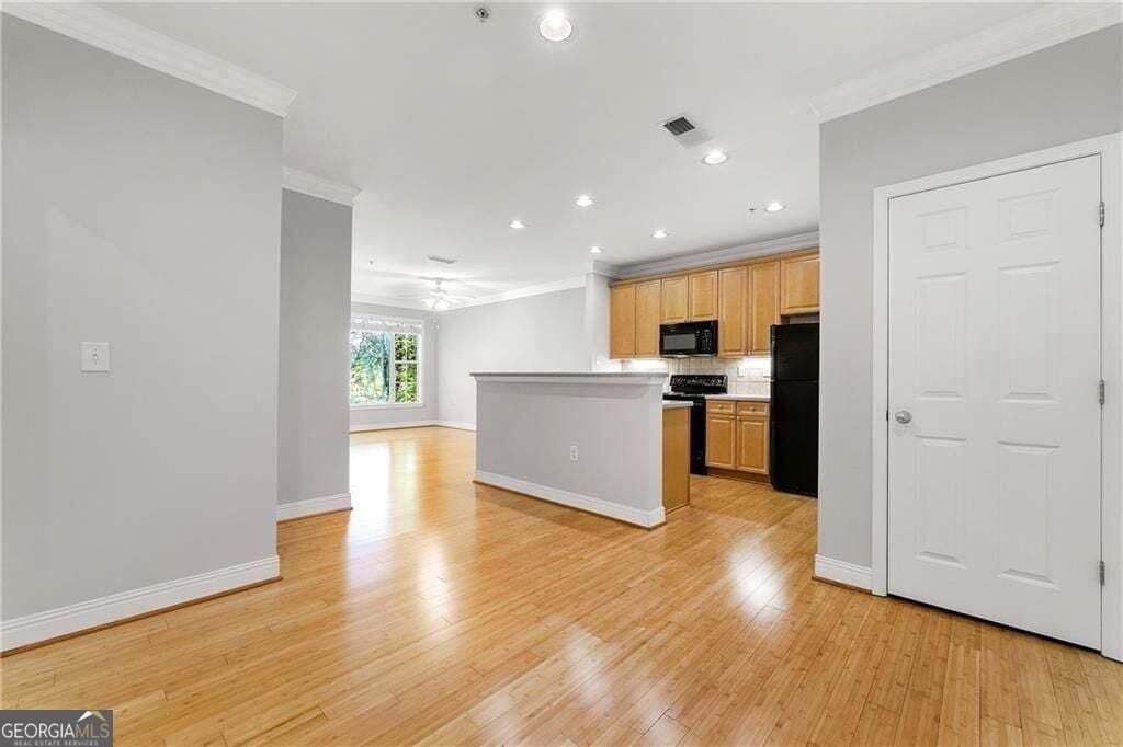 4201 Stratford Cmns - Photo 4 of 14