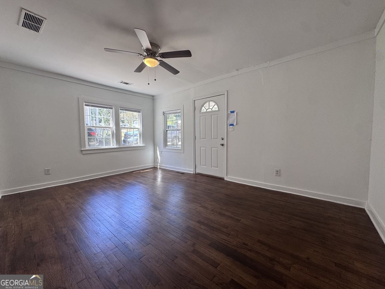 2577 Eastwood Dr - Photo 2 of 11