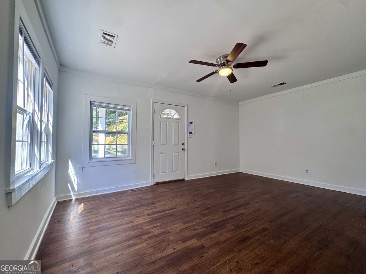 2577 Eastwood Dr - Photo 6 of 11