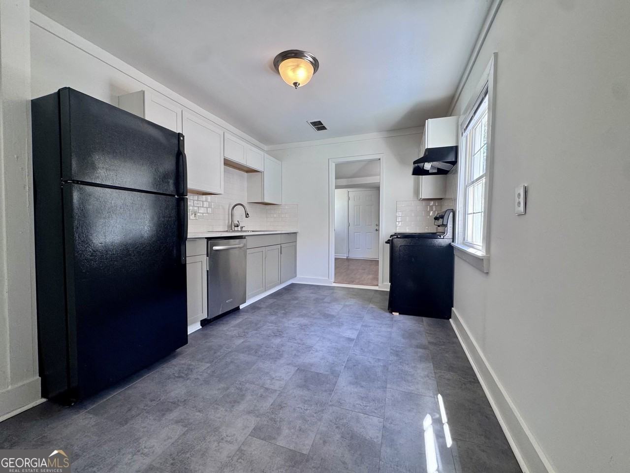 2577 Eastwood Dr - Photo 7 of 11