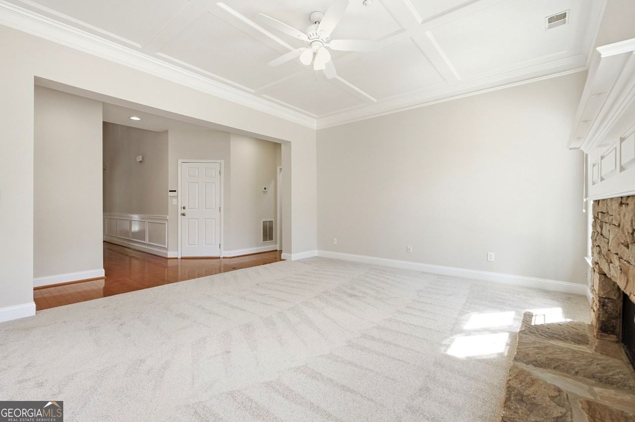 384 Cherry Tree Ln - Photo 4 of 50