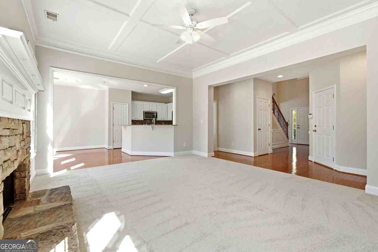 384 Cherry Tree Ln - Photo 5 of 50