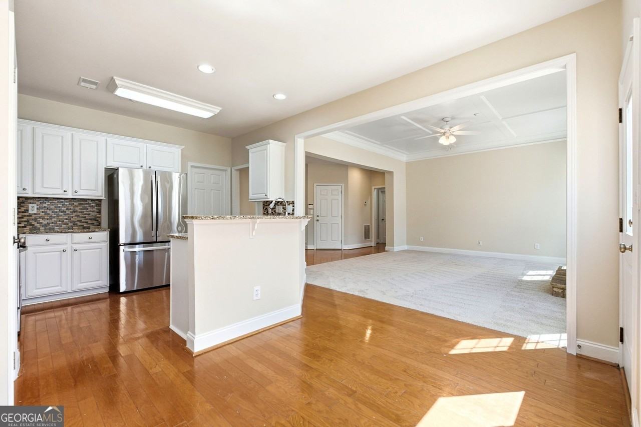 384 Cherry Tree Ln - Photo 7 of 50