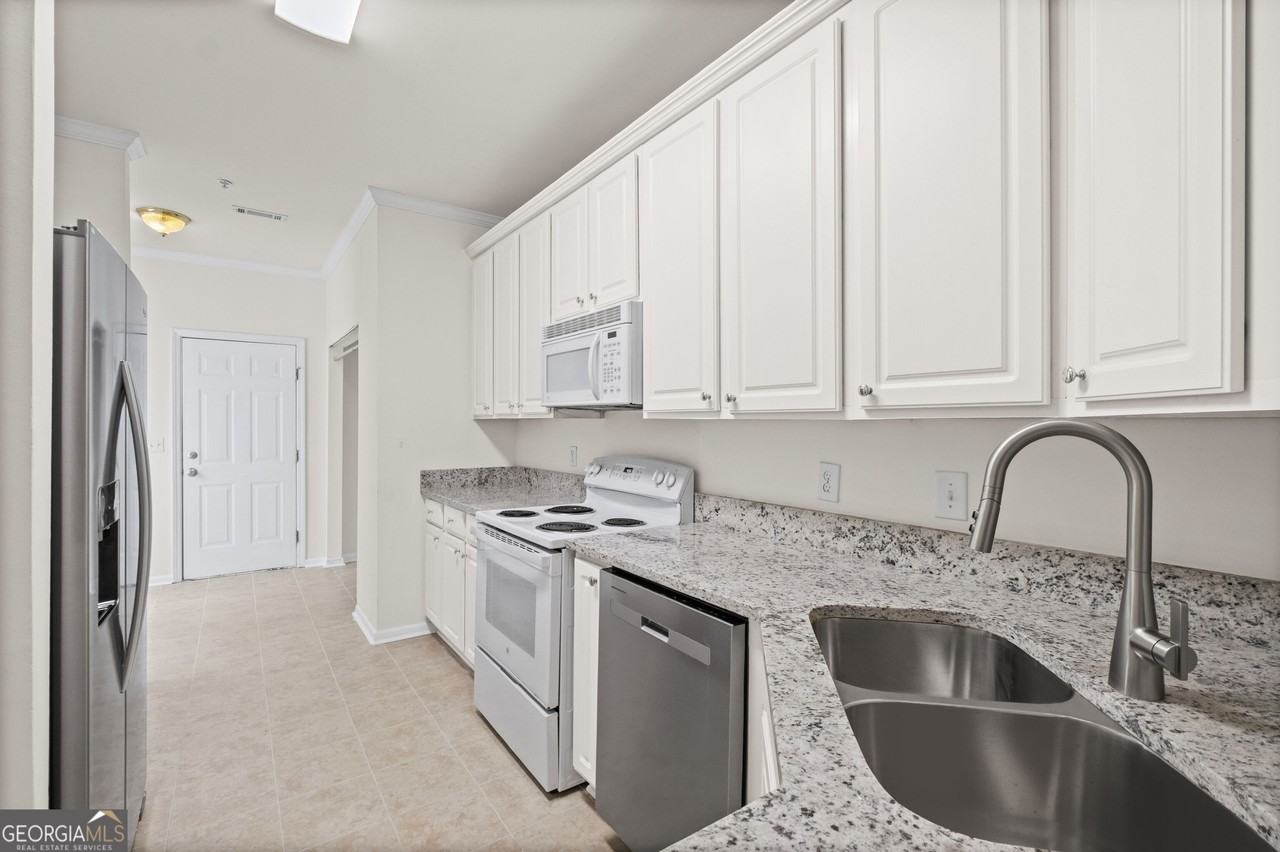 8849 Fairview Bluff Road - Photo 5 of 20
