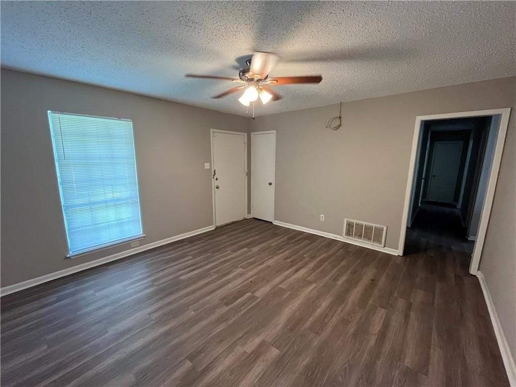 971 Delmar Dr - Photo 4 of 13