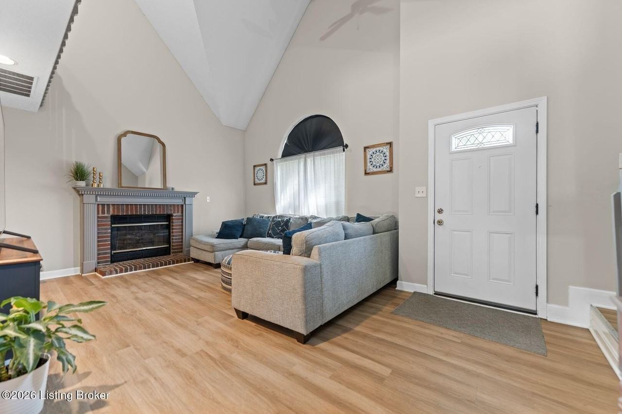 8603 Raintree Cir - Photo 3 of 21