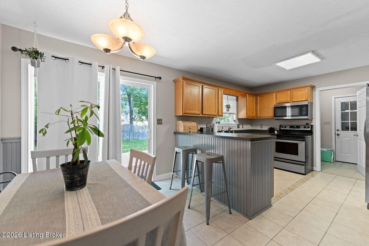 8603 Raintree Cir - Photo 5 of 21