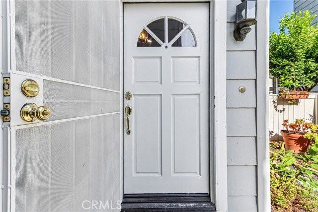 13595 Banyon Rd - Photo 3 of 7