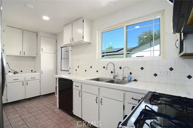 6162 Peterson Ave - Photo 5 of 8